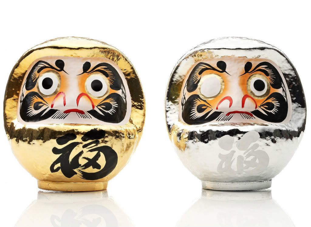 gold daruma doll