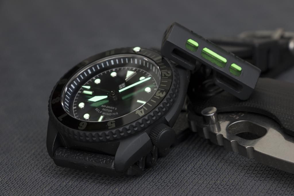 skx007_001andMollyceraonSng21200x.jpg