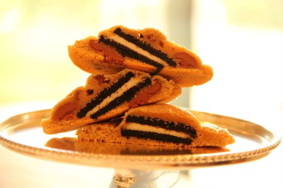 oreo stuffed chocolate chip cookie