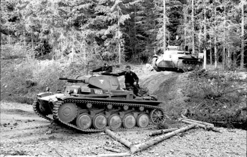 Bundesarchiv_Bild_101I-382-0248-33A_Im_Westen_Panzer_II_und_Panzer_I_zpsgexcjnnc.jpg