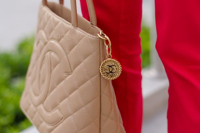 beige-chanel-tote