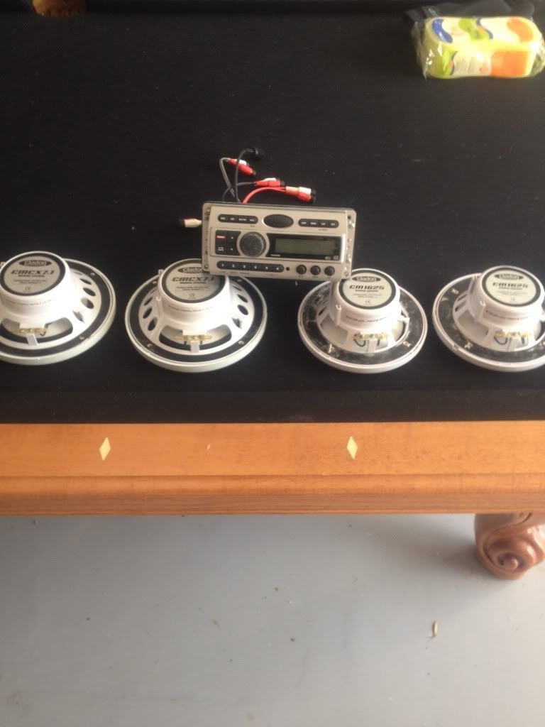 Marine Clarion Receiver/CD and 4 speakers 100 The Hull Truth